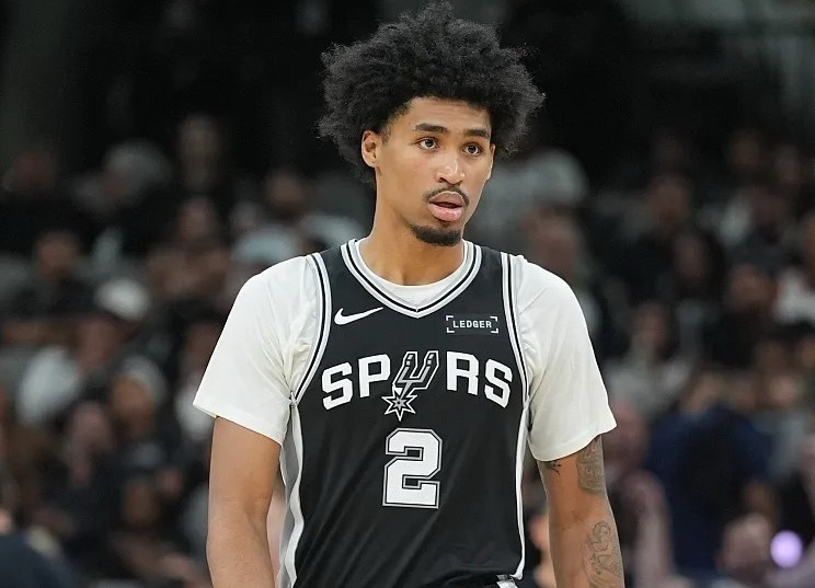 开云体育下载公司-33+27！就在今天，一项杜威二少保持的NBA纪录被马刺双枪达成了
